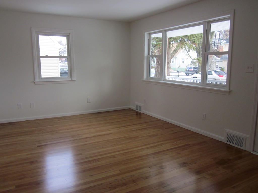 52 Wachusett Street Springfield, MA 01118 - Photo 3 of 19 Gallery Image 3