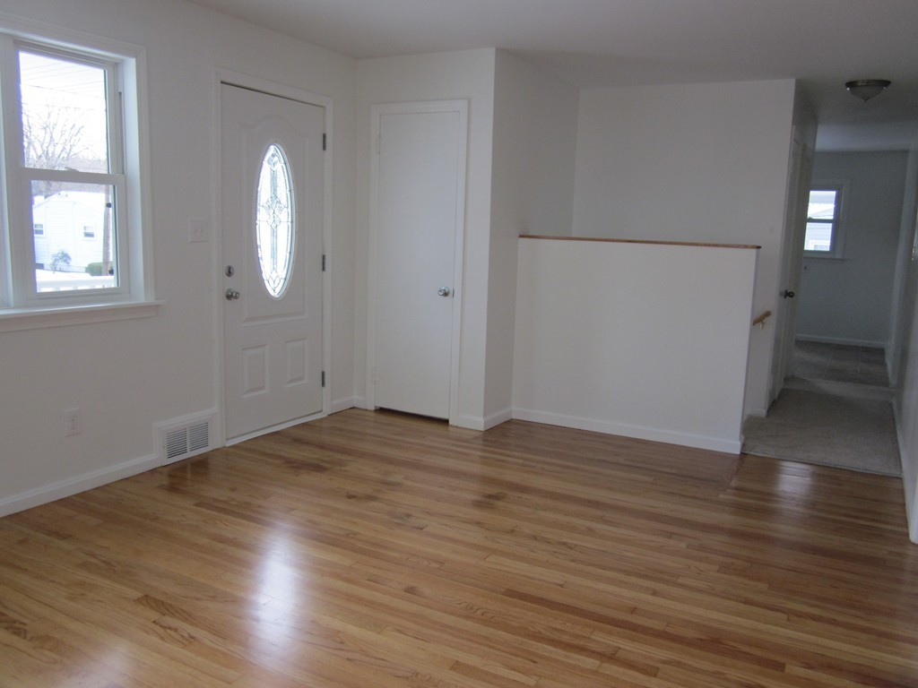 52 Wachusett Street Springfield, MA 01118 - Photo 4 of 19 Gallery Image 4