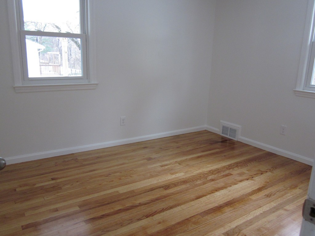 52 Wachusett Street Springfield, MA 01118 - Photo 8 of 19 Gallery Image 8