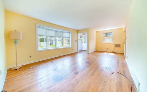 $399,999 | 16 West Cedar Avenue, Somers Point, NJ 08244