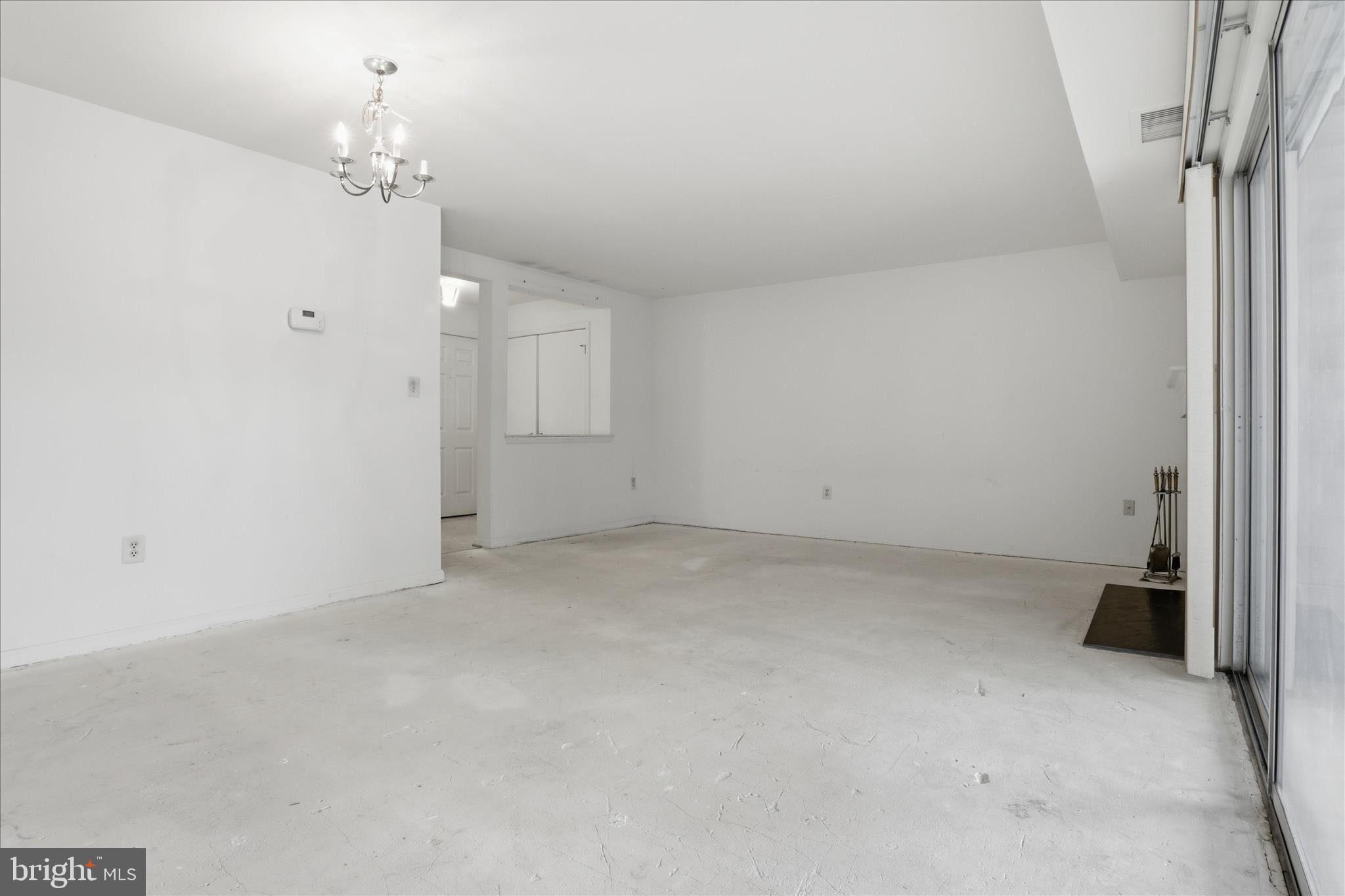 4524 28th Road South, Unit E Arlington, VA 22206 - Photo 9 of 43 Dining Area/Living Room