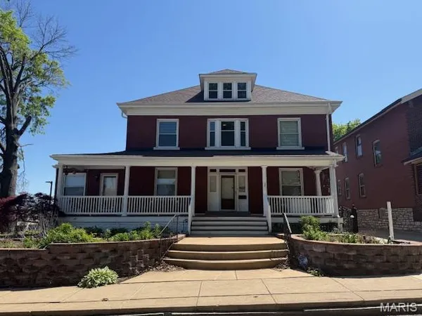 $675,000 | 6120 Victoria Avenue, St. Louis, MO 63139