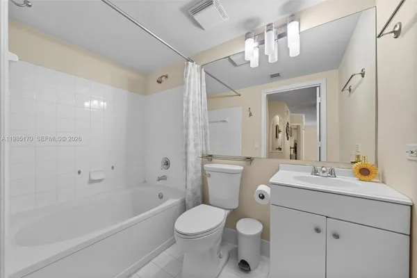 $2,800 | 17125 North Bay Road, Unit 3312, Sunny Isles Beach, FL 33160