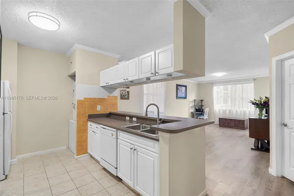 $2,900 | 17125 North Bay Road, Unit 3312, Sunny Isles Beach, FL 33160