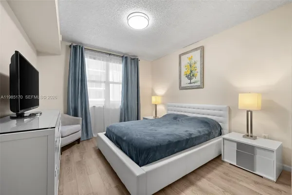 $2,900 | 17125 North Bay Road, Unit 3312, Sunny Isles Beach, FL 33160