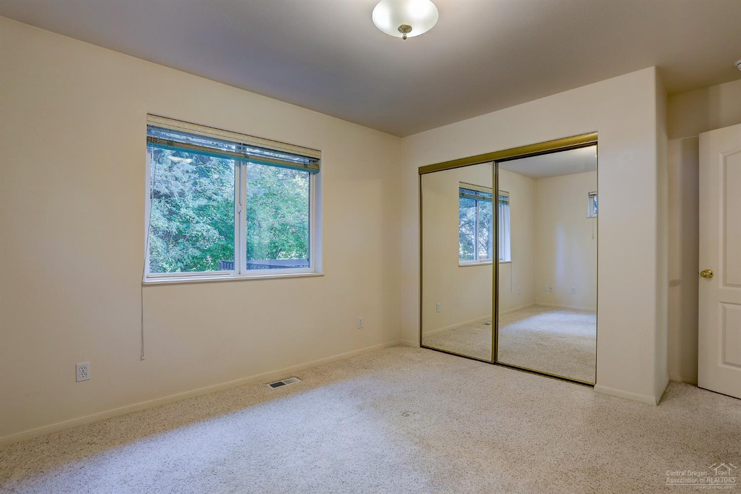 20443 Rae Road Bend, OR 97702 - Photo 13 of 25 Gallery Image 13