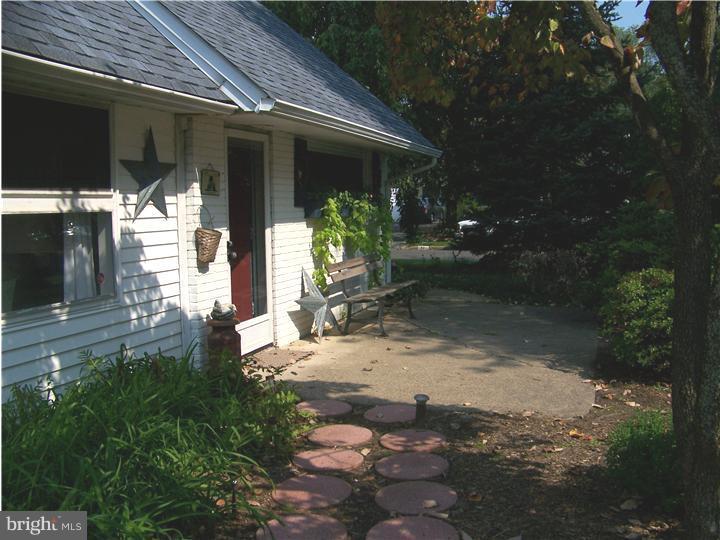 59 Cinnamon Road Levittown, PA 19057 - Photo 3 of 24 Gallery Image 3