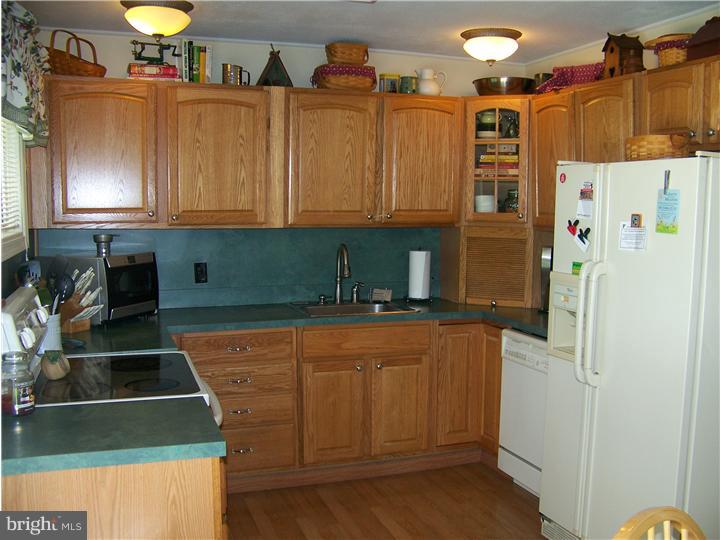 59 Cinnamon Road Levittown, PA 19057 - Photo 8 of 24 Gallery Image 8
