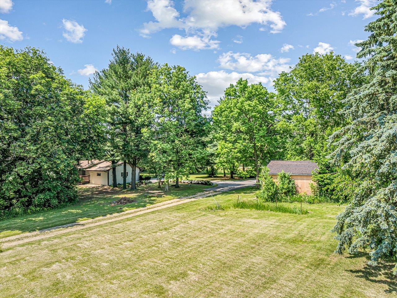 3621 Baxter Road Rockford, IL 61109 - Photo 46 of 56 a house view with a garden space
