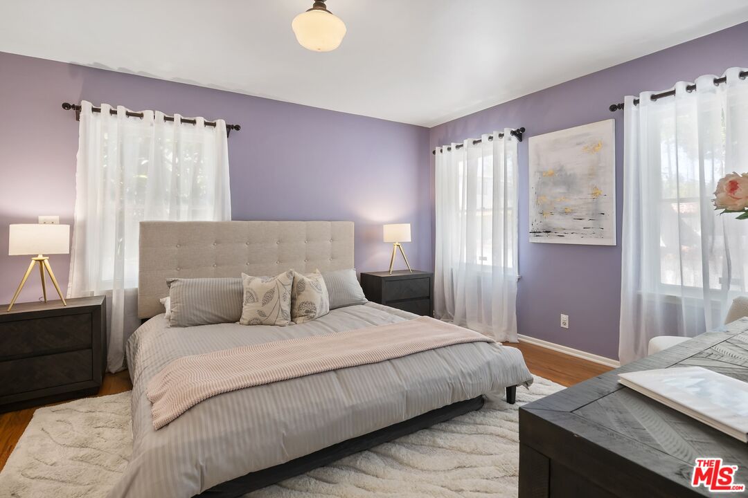 2303 Midvale Avenue Los Angeles, CA 90064 - Photo 20 of 38 a bedroom with bed and window
