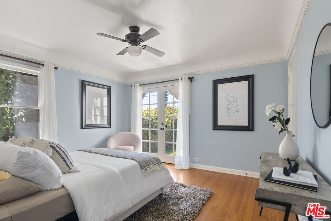2303 Midvale Avenue Los Angeles, CA 90064 - Photo 23 of 38 a bedroom with a bed window and a couch