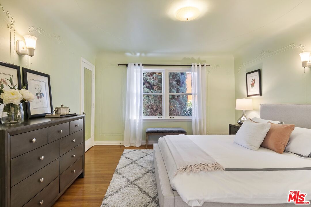 2303 Midvale Avenue Los Angeles, CA 90064 - Photo 29 of 38 a bedroom with a large bed and a window