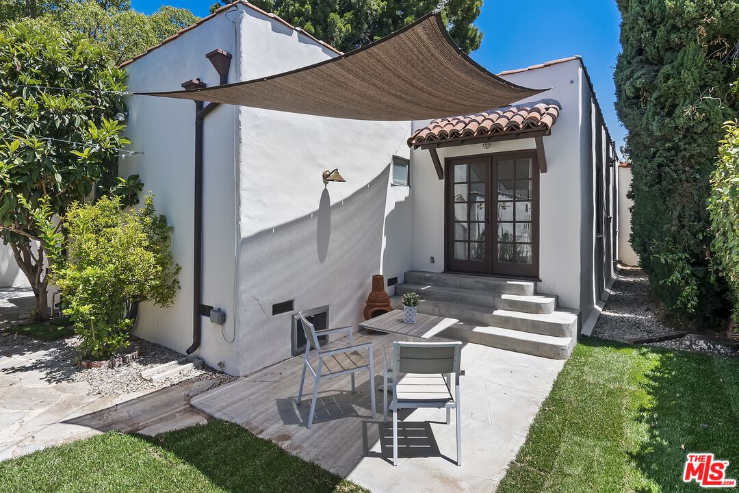 2303 Midvale Avenue Los Angeles, CA 90064 - Photo 30 of 38 a front view of a house with garden