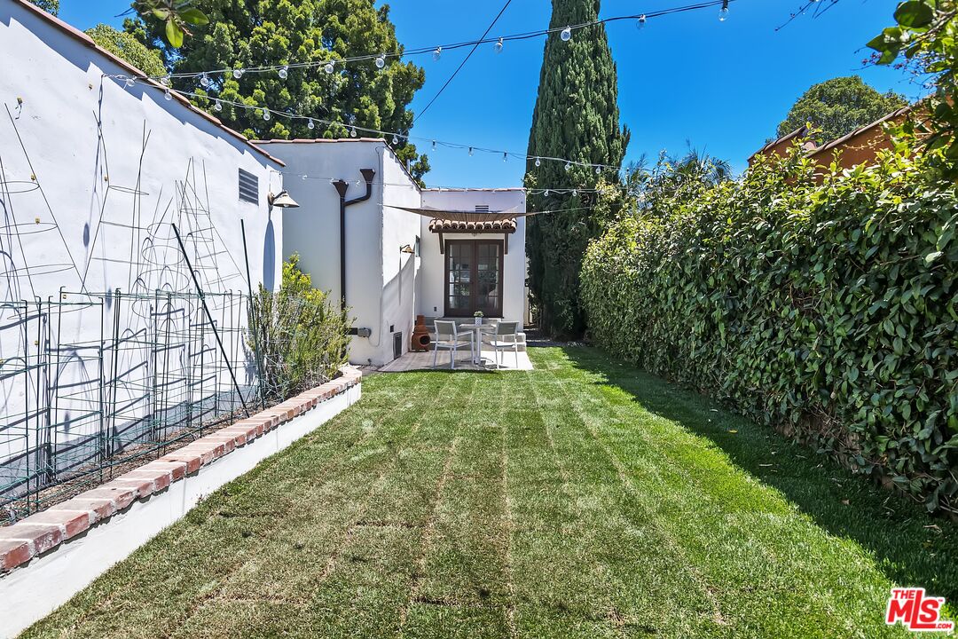 2303 Midvale Avenue Los Angeles, CA 90064 - Photo 33 of 38 a view of backyard with a small cabin