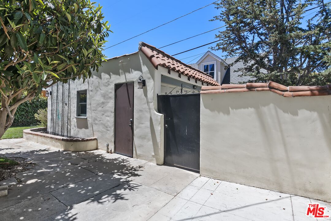2303 Midvale Avenue Los Angeles, CA 90064 - Photo 37 of 38 a view of a house with a snow