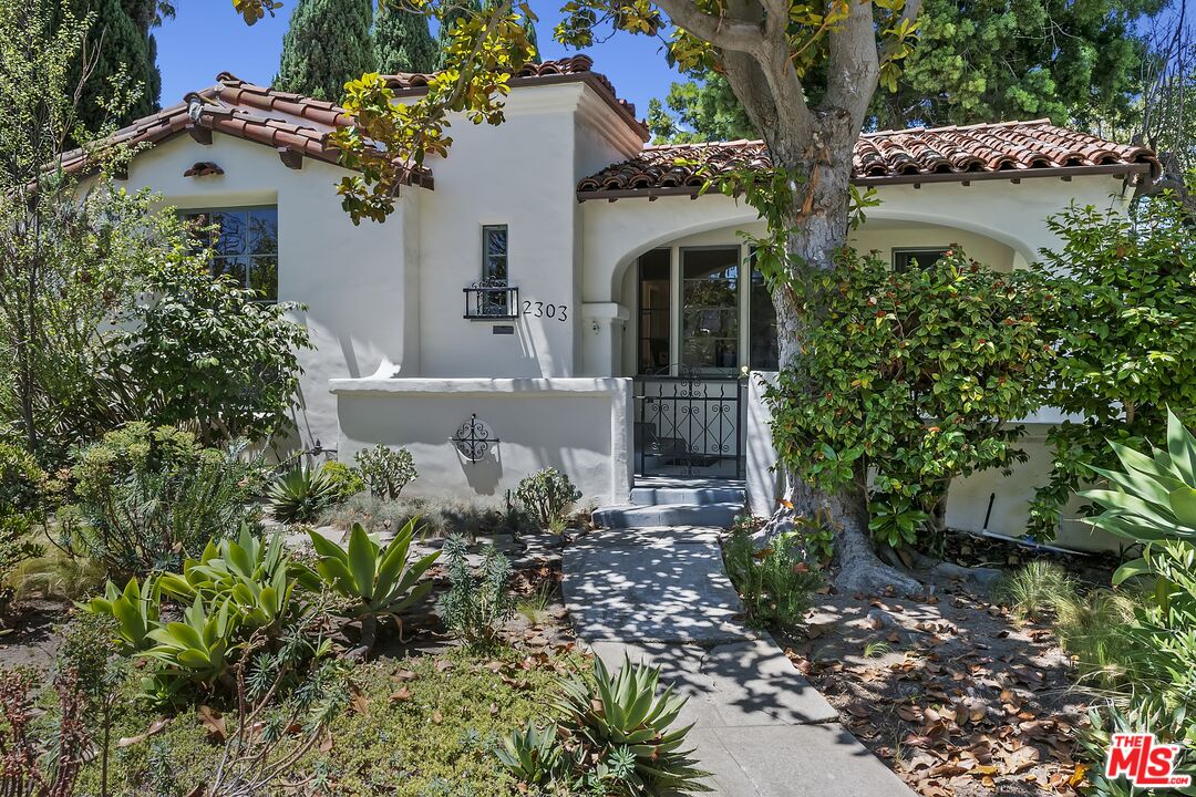 2303 Midvale Avenue Los Angeles, CA 90064 - Photo 4 of 38 a view of a house with plants and a garden