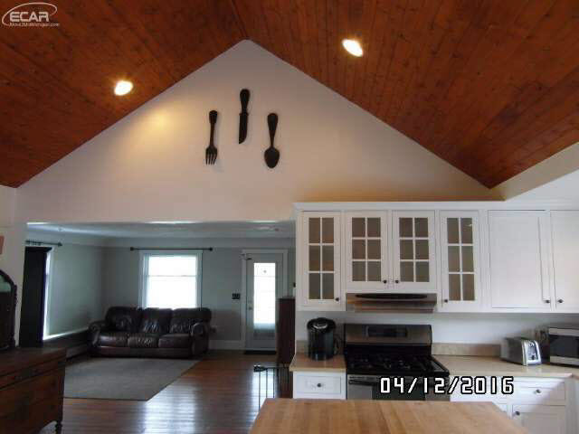 10365 Potter Road Flushing, MI 48433 - Photo 3 of 41 21131260-2.JPG