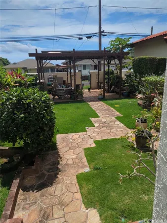 $1,900 | 1042 17th Avenue, Honolulu, HI 96816
