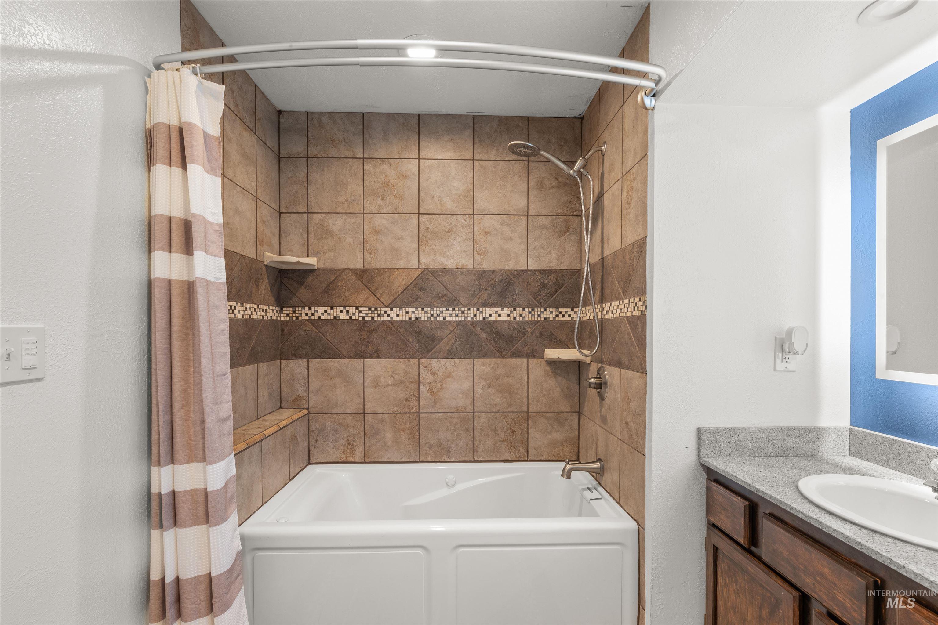 812 Main Street Kendrick, ID 83537 - Photo 8 of 30 Jetted Tub