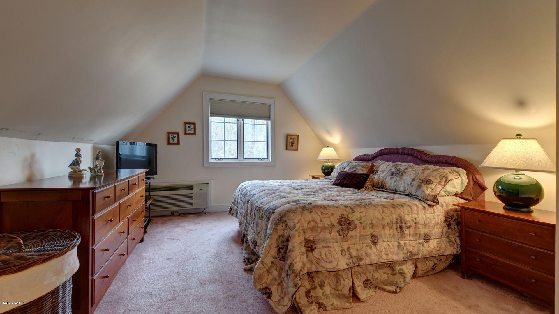11 Prospect Hill Road, Unit C Stockbridge, MA 01262 - Photo 17 of 29 27-2nd Level Master Bedroom