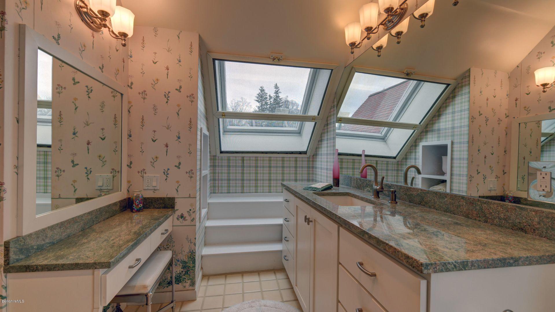 11 Prospect Hill Road, Unit C Stockbridge, MA 01262 - Photo 19 of 29 30-2nd Level Master Bathroom