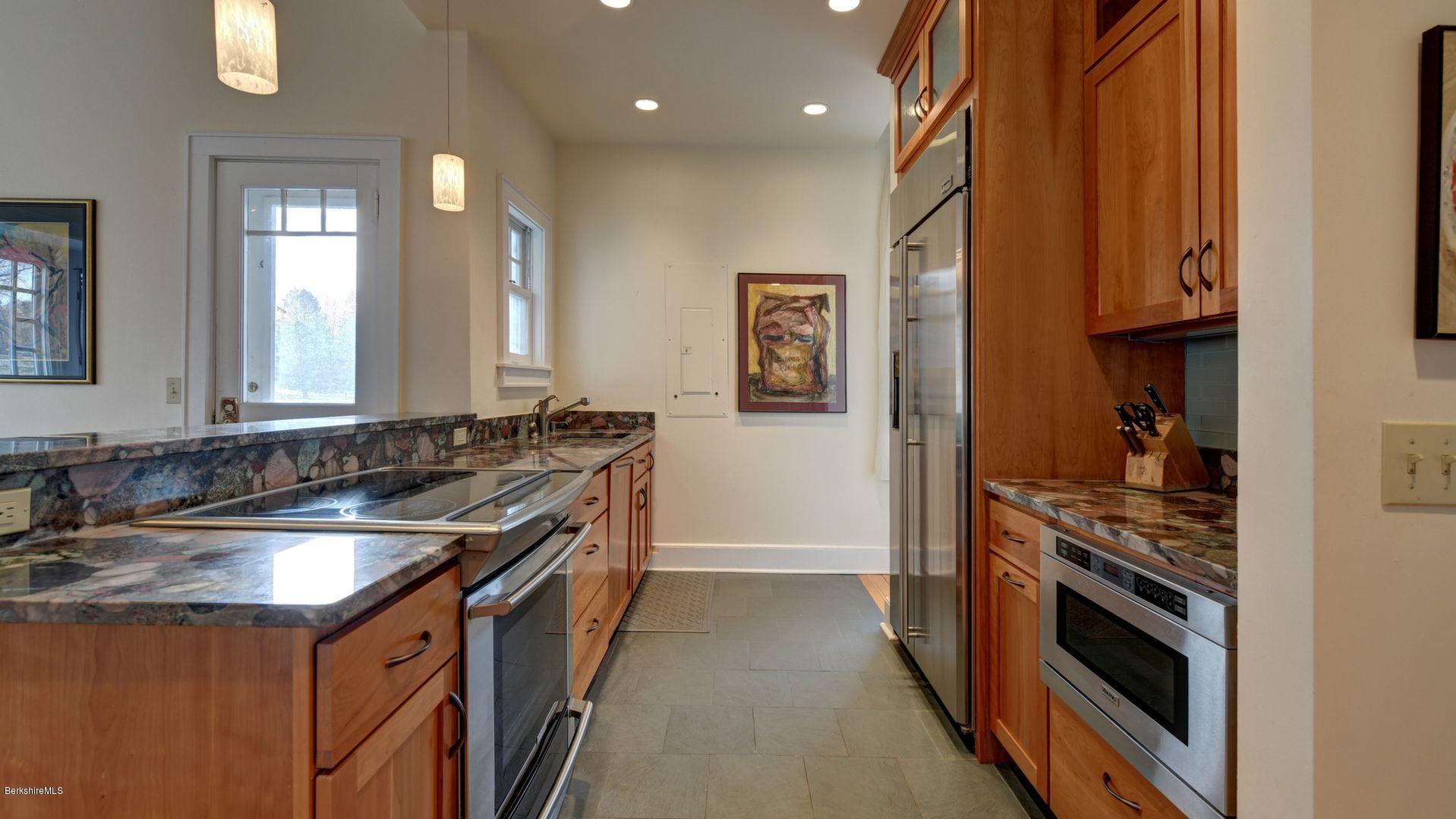 11 Prospect Hill Road, Unit C Stockbridge, MA 01262 - Photo 10 of 29 15-Kitchen