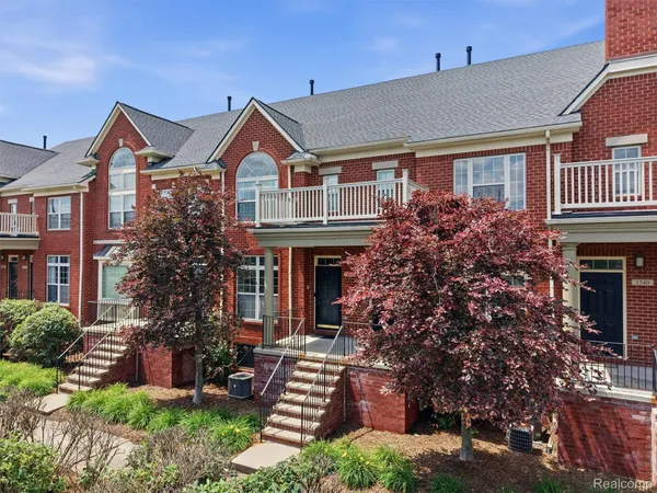 $335,000 | 1528 Devon Lane, Troy, MI 48084