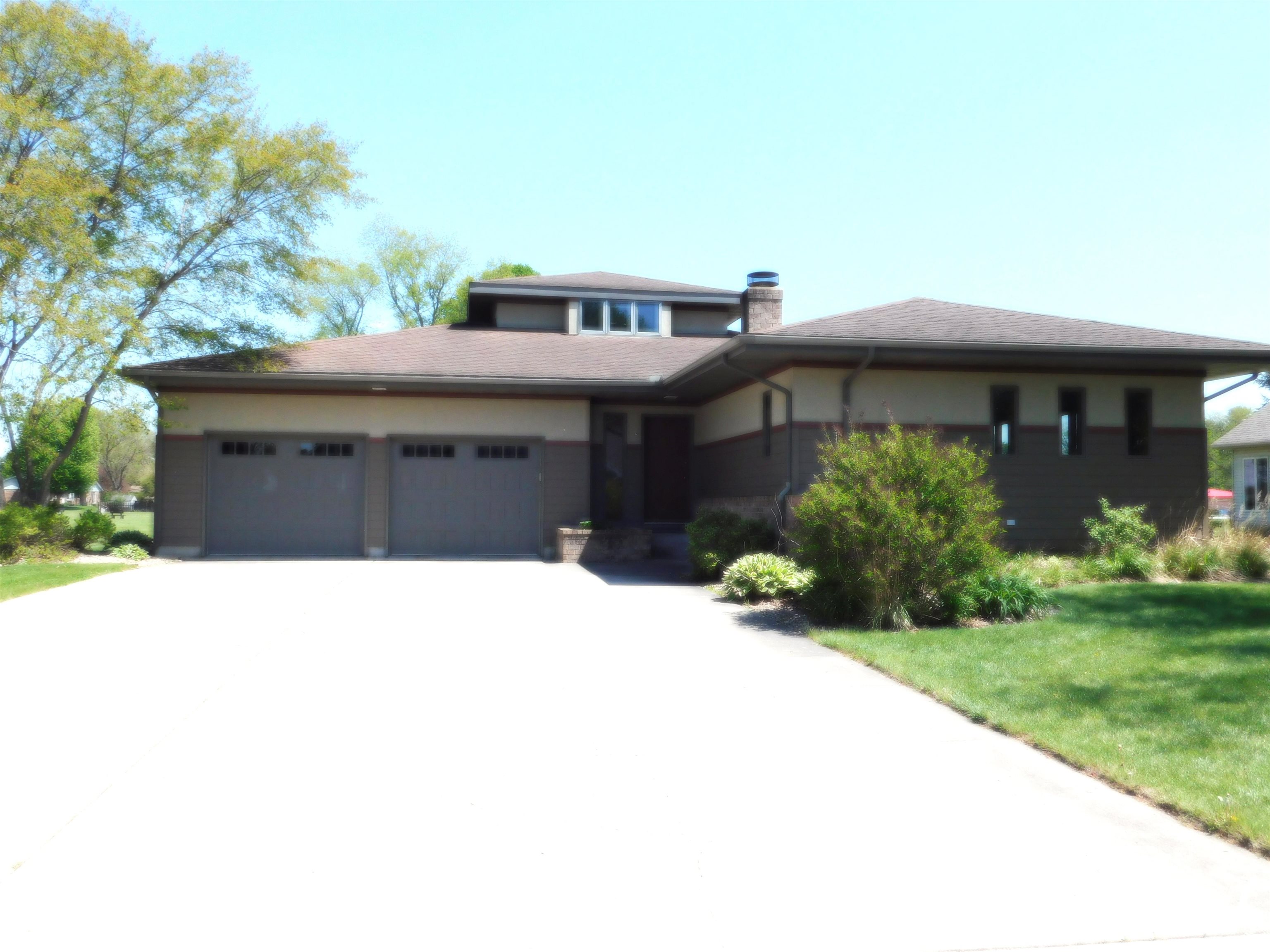 555 North Washington Street Spring Green, WI 53588 - Photo 1 of 52