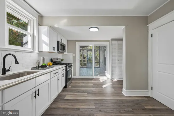 $445,000 | 246 Briar Hill Lane, Woodbury, NJ 08096
