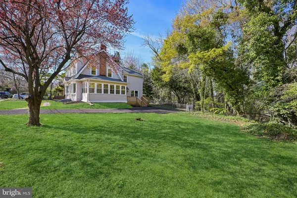 $445,000 | 246 Briar Hill Lane, Woodbury, NJ 08096