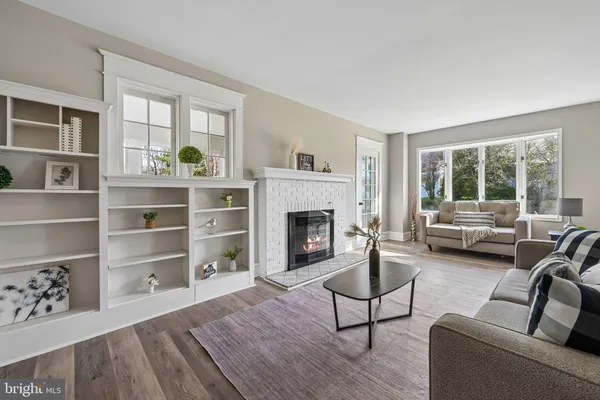 $445,000 | 246 Briar Hill Lane, Woodbury, NJ 08096