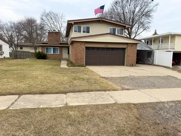 $265,000 | 910 Elizabeth Court, Mount Pleasant, MI 48858