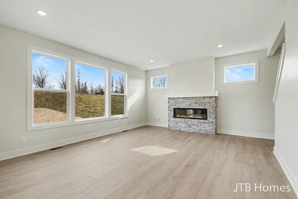 $639,900 | 5911 Valley Point Drive Southeast, Caledonia, MI 49316
