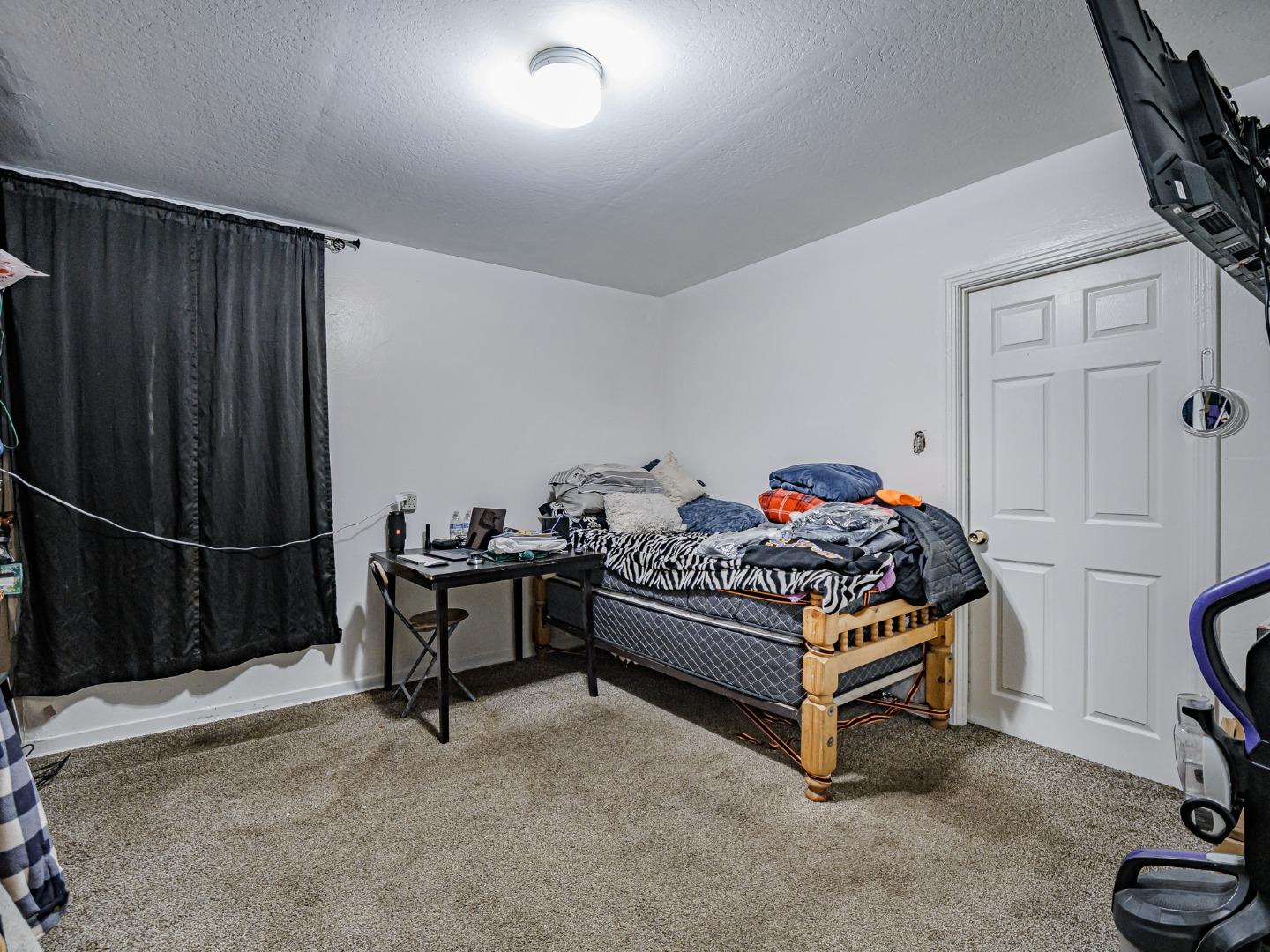 140 East Riverside Drive Watsonville, CA 95076 - Photo 14 of 49 a bed room with a bed and a chair