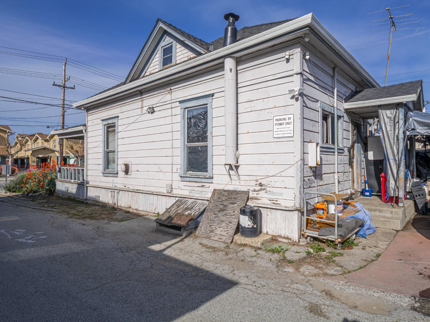 140 East Riverside Drive Watsonville, CA 95076 - Photo 16 of 49 a garage view with a sitting space