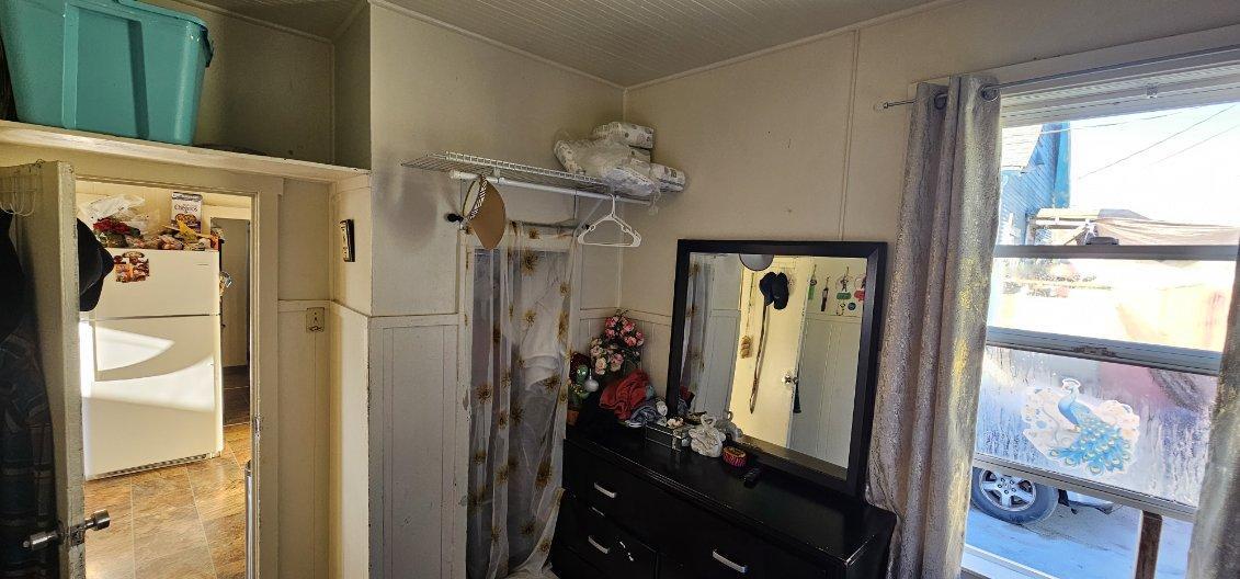 140 East Riverside Drive Watsonville, CA 95076 - Photo 28 of 49 a view of a hallway with wooden floor and windows