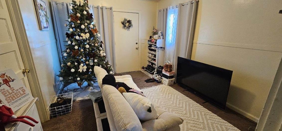 140 East Riverside Drive Watsonville, CA 95076 - Photo 41 of 49 a living room with furniture and a potted plant