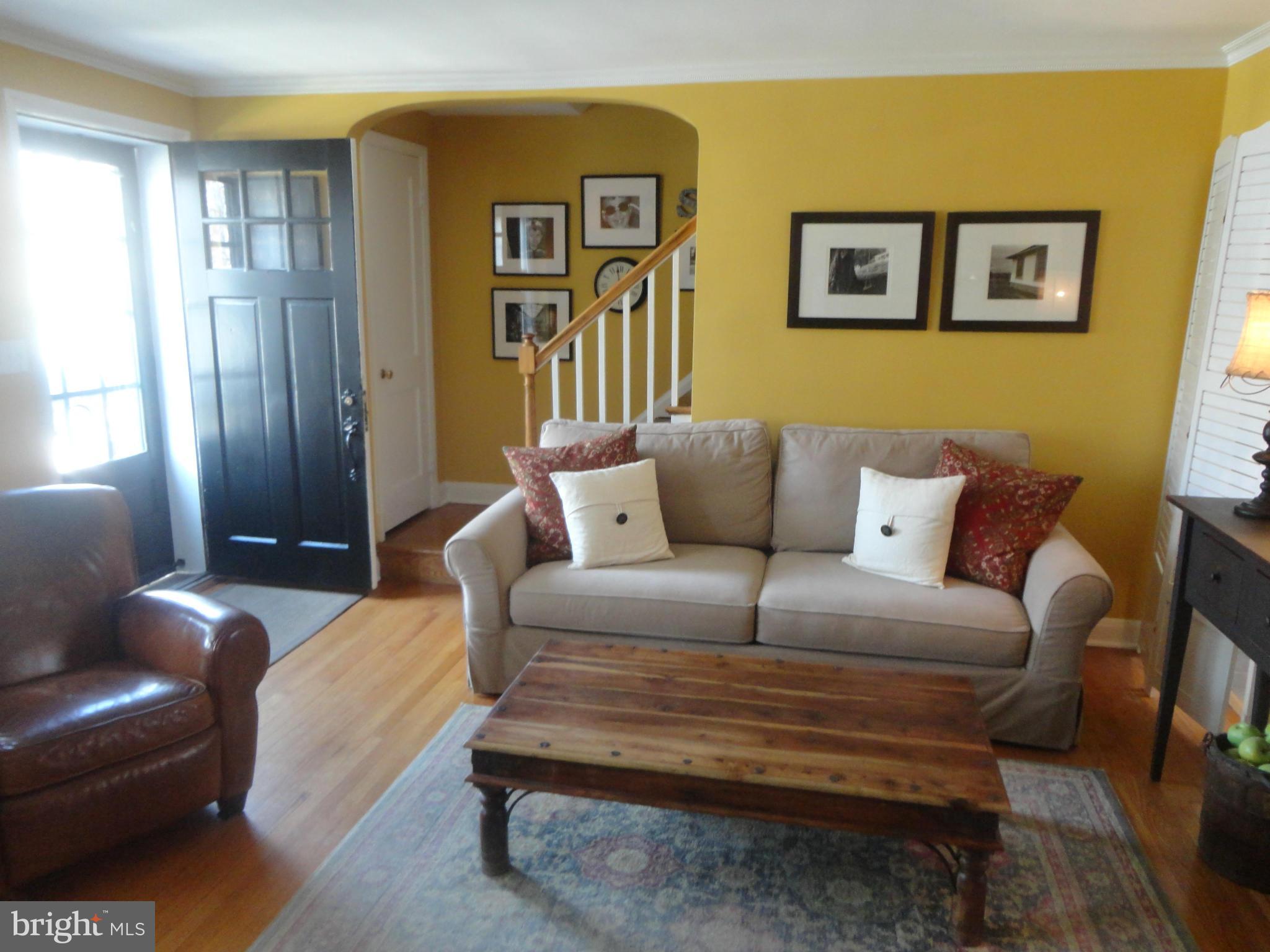 117 Overbrook Road Baltimore, MD 21212 - Photo 10 of 30 Living Room