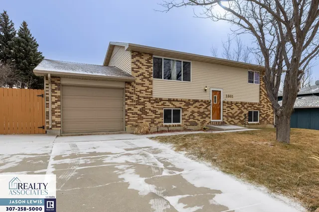 $325,000 | 1881 Shumway Avenue, Casper, WY 82601