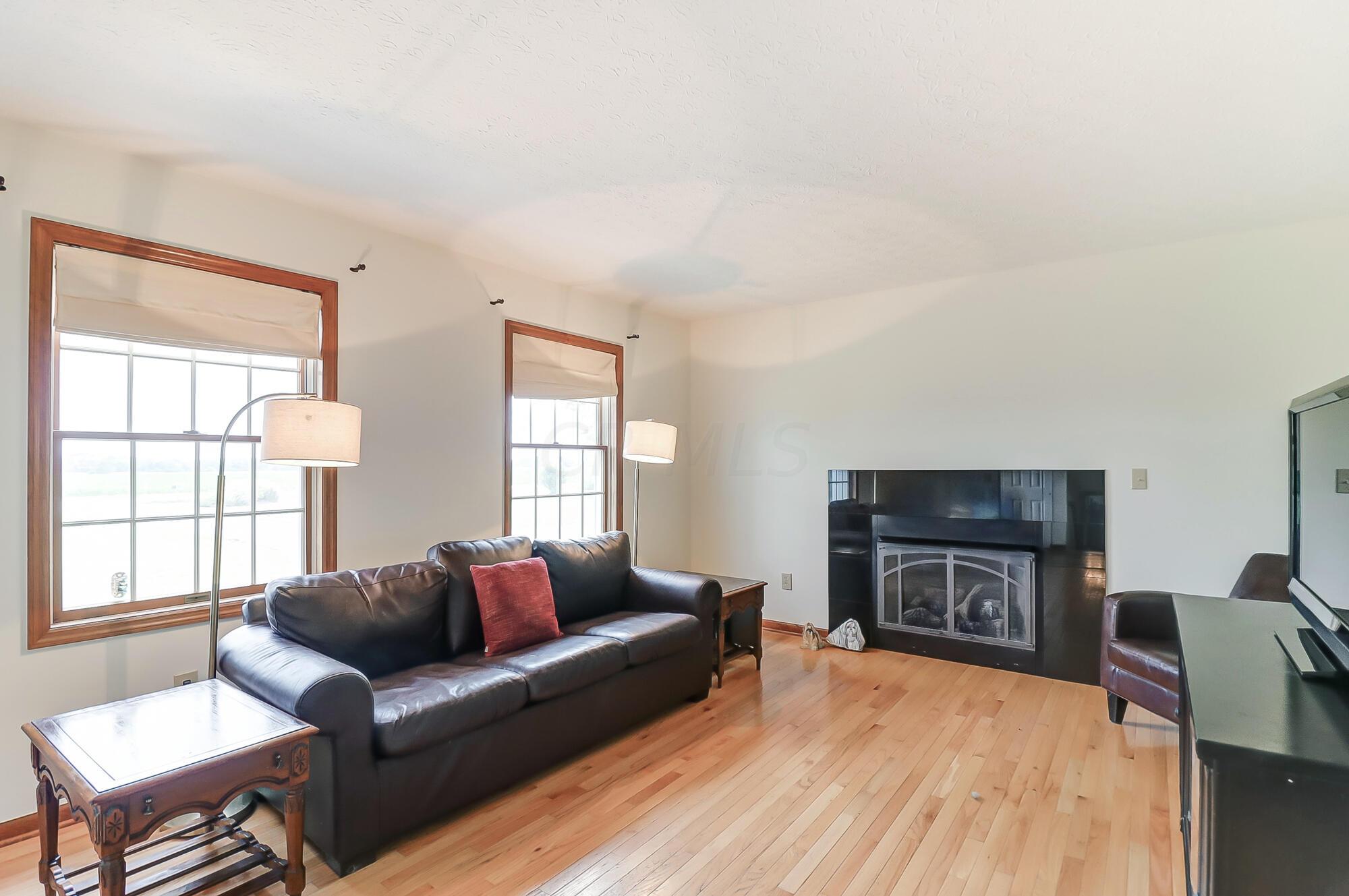 1434 Bickel Church Road Northeast Baltimore, OH 43105 - Photo 5 of 57 Living Room - 1434 Bickel Church Road NE, Baltimore, OH 43105
