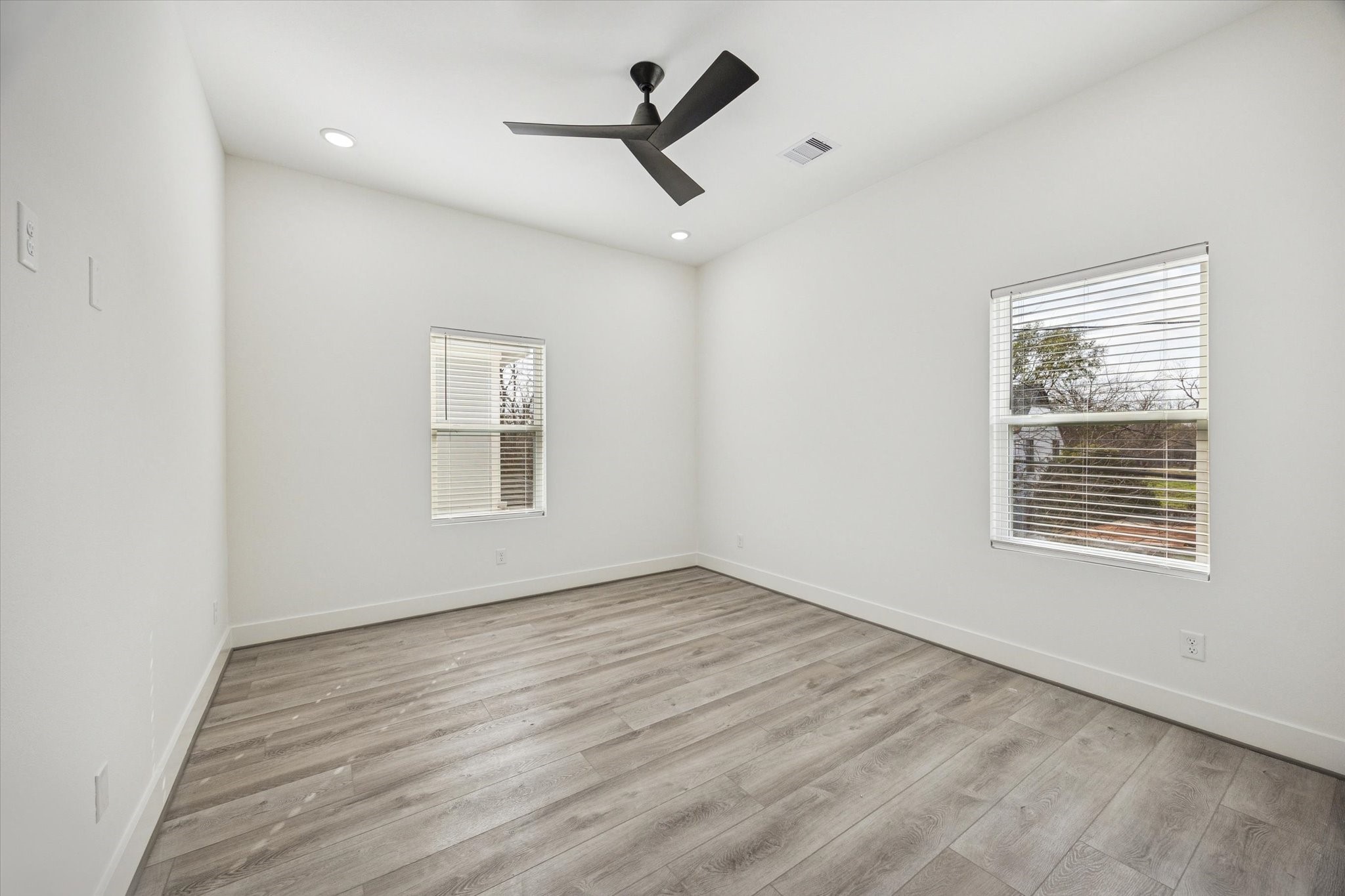 6642 Lozier Street Houston, TX 77021 - Photo 22 of 33 Bedroom #2