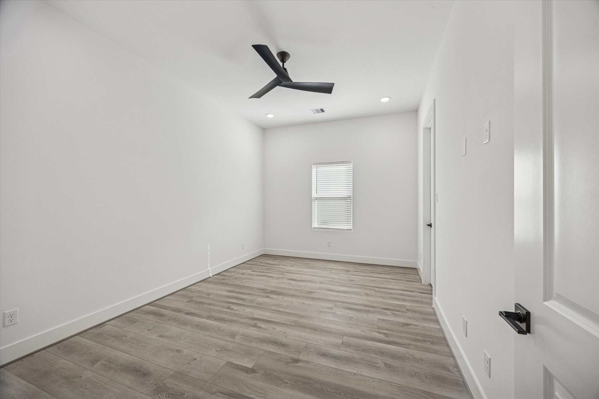 6642 Lozier Street Houston, TX 77021 - Photo 24 of 33 Bedroom #3