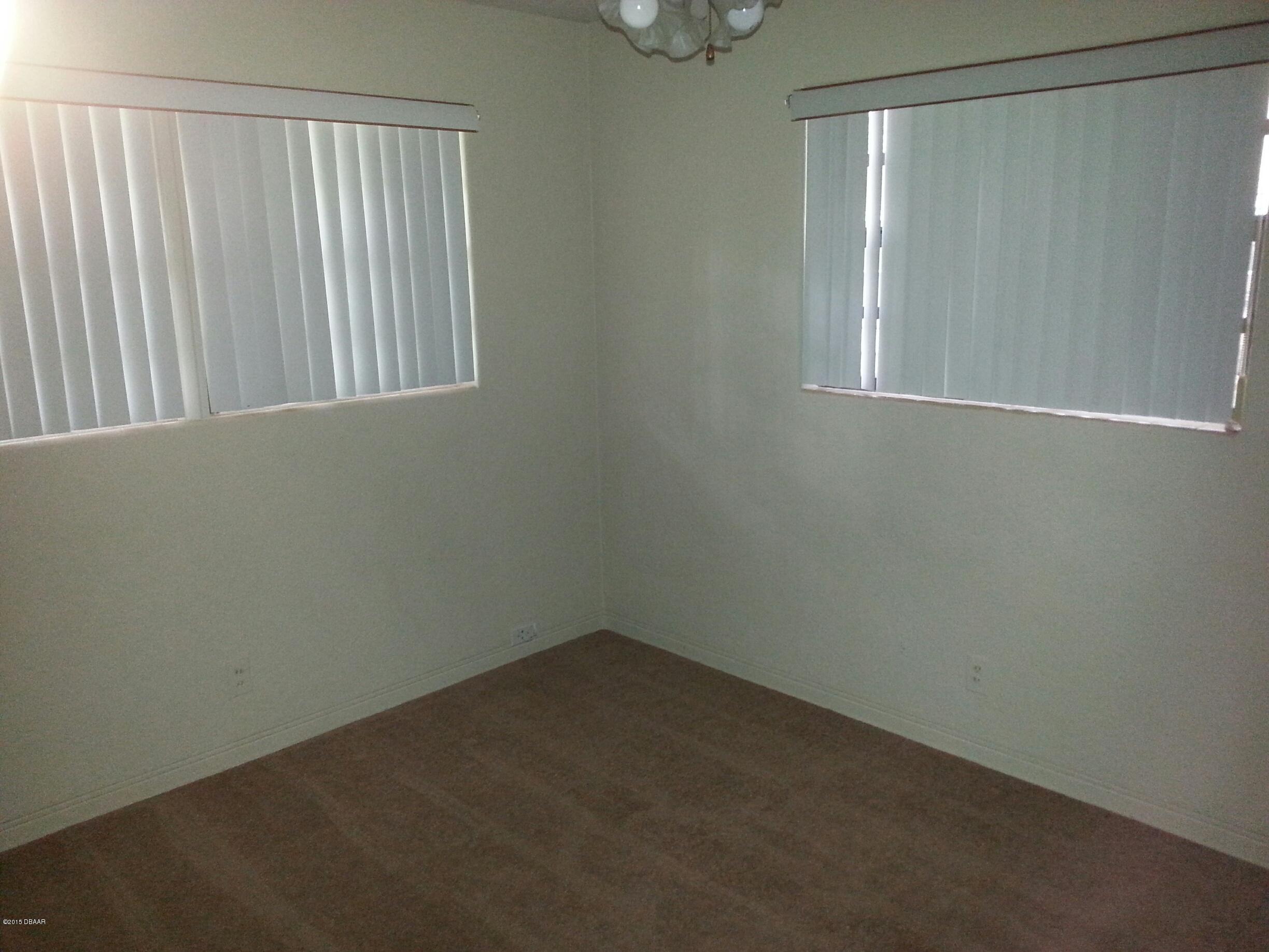 883 Valencia Road South Daytona, FL 32119 - Photo 8 of 13 20150326_125243_resized.jpg
