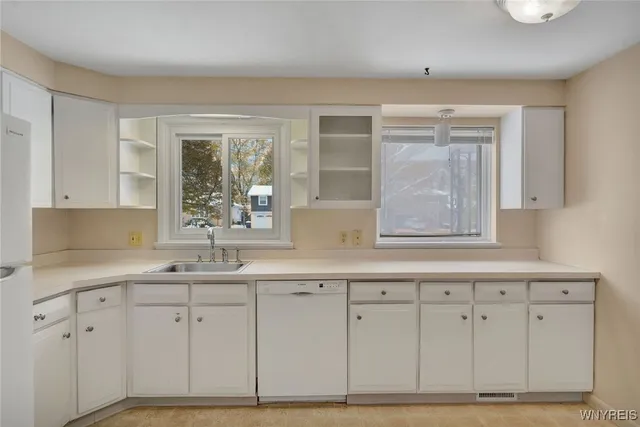 $264,900 | 219 Forest Hill Drive, Amherst, NY 14221