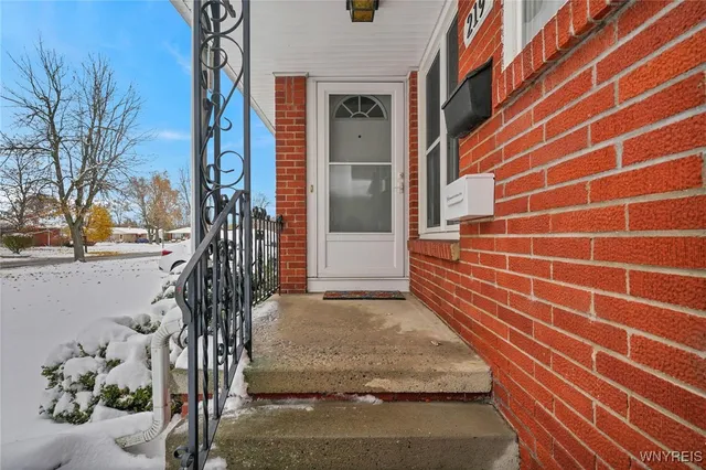 $264,900 | 219 Forest Hill Drive, Amherst, NY 14221