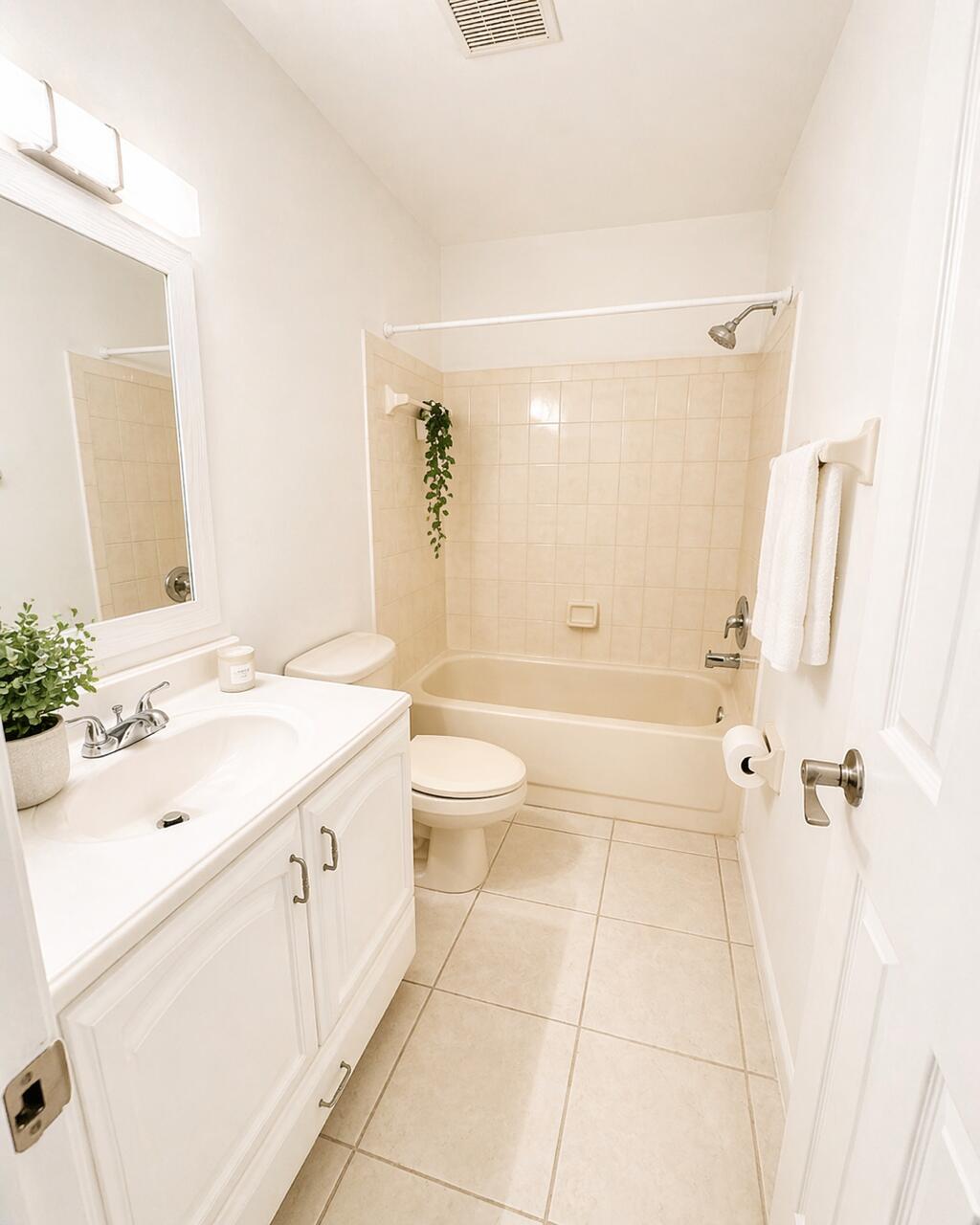 8889 Southeast Hobe Ridge Avenue Hobe Sound, FL 33455 - Photo 11 of 11 Bathroom 2
