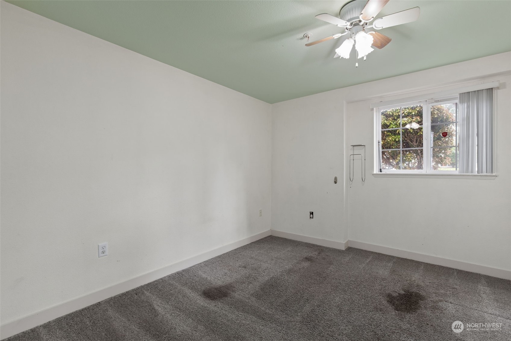 11002 Southeast Petrovitsky Road, Unit E101 Renton, WA 98055 - Photo 20 of 40 en empty room with windows