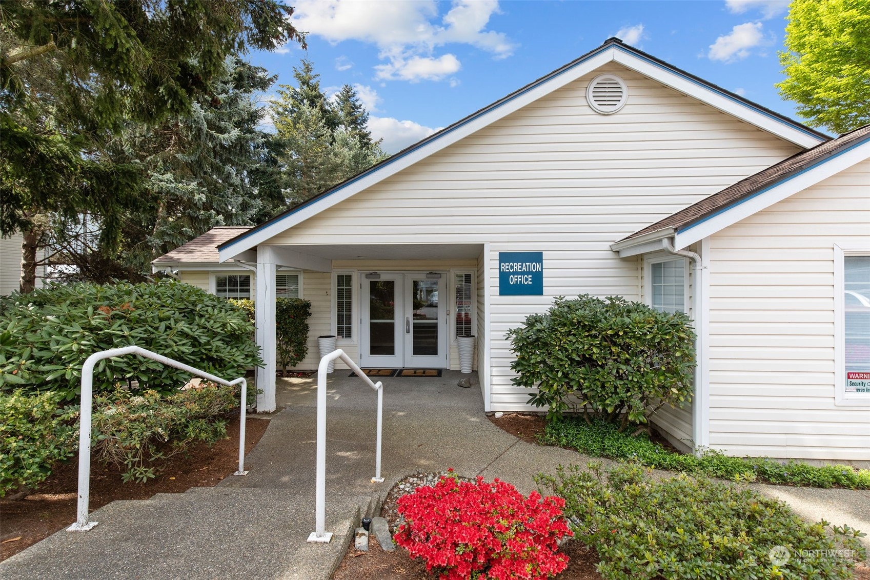 11002 Southeast Petrovitsky Road, Unit E101 Renton, WA 98055 - Photo 29 of 40 a front view of a house with garden