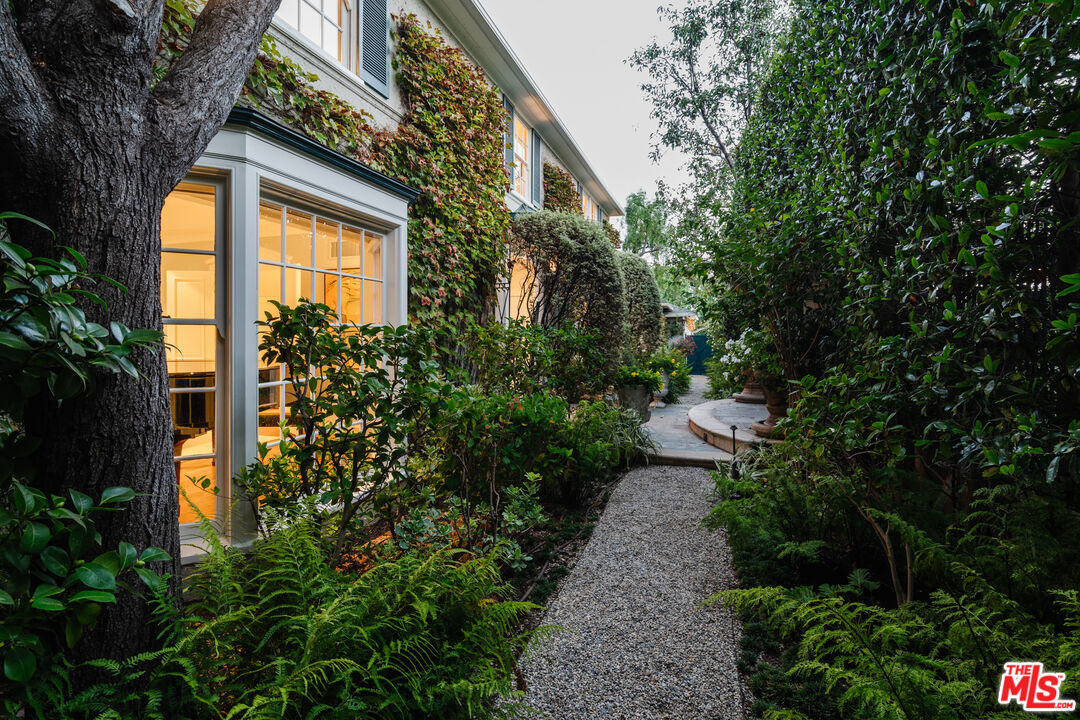 346 North Tigertail Road Los Angeles, CA 90049 - Photo 8 of 45 Gallery Image 8