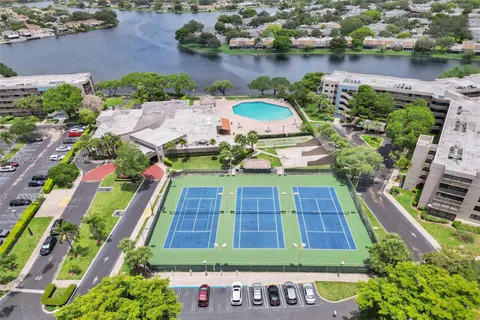 $240,000 | 901 Colony Point Circle, Unit 501, Pembroke Pines, FL 33026